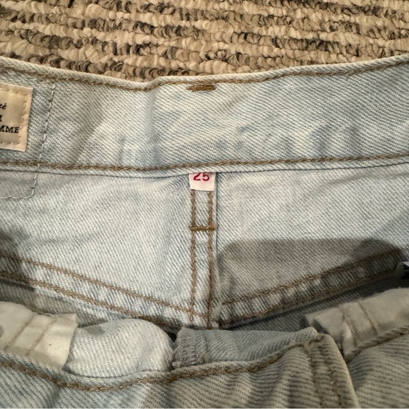 Levi’s Denim Shorts - Picture 6 of 7